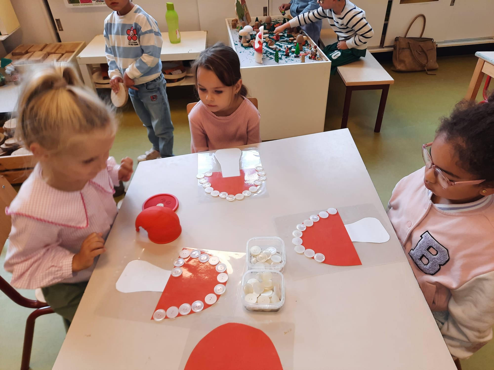 Wie zag die kleine vriendjes al op onze school....