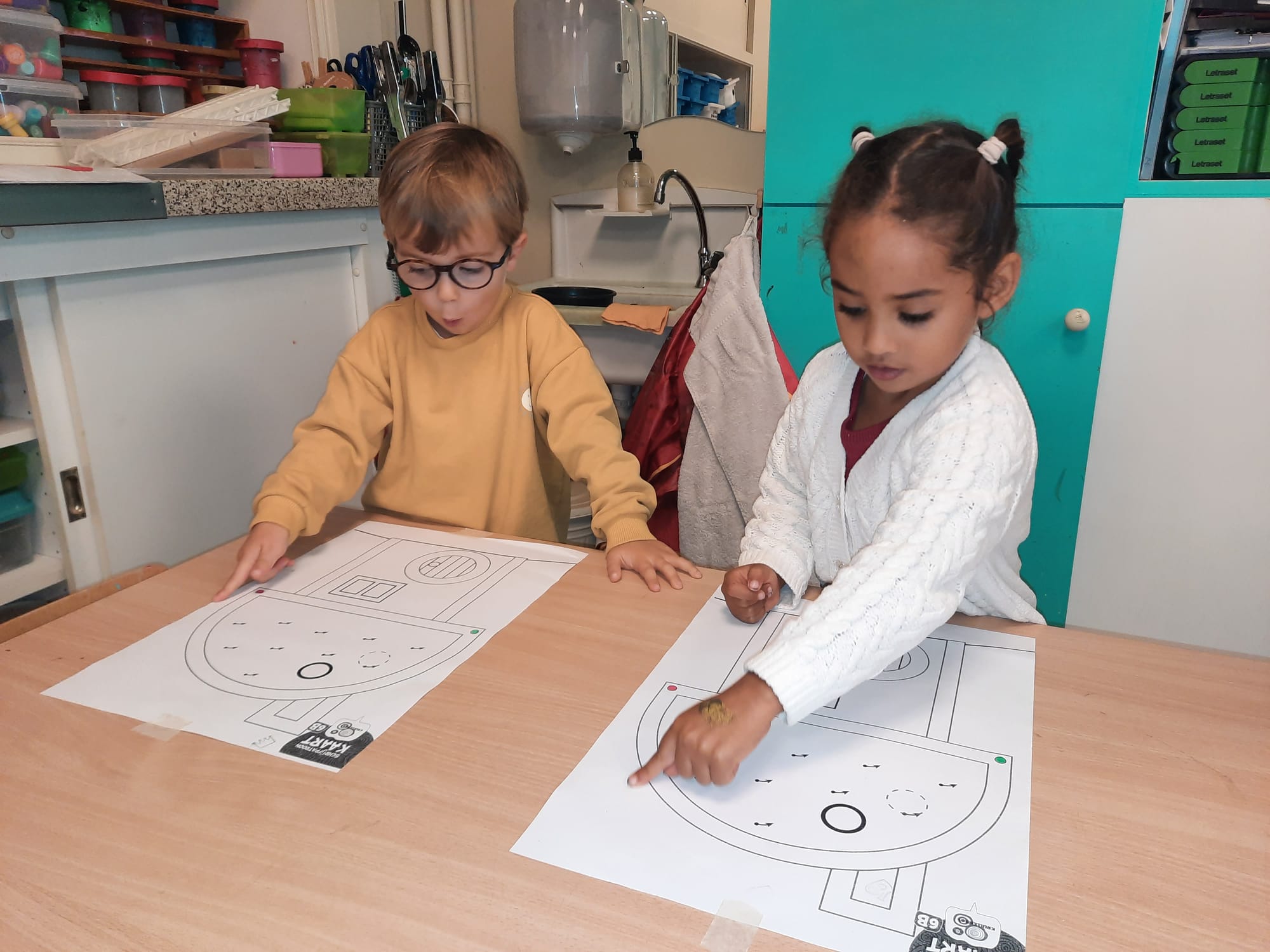 Wie zag die kleine vriendjes al op onze school....