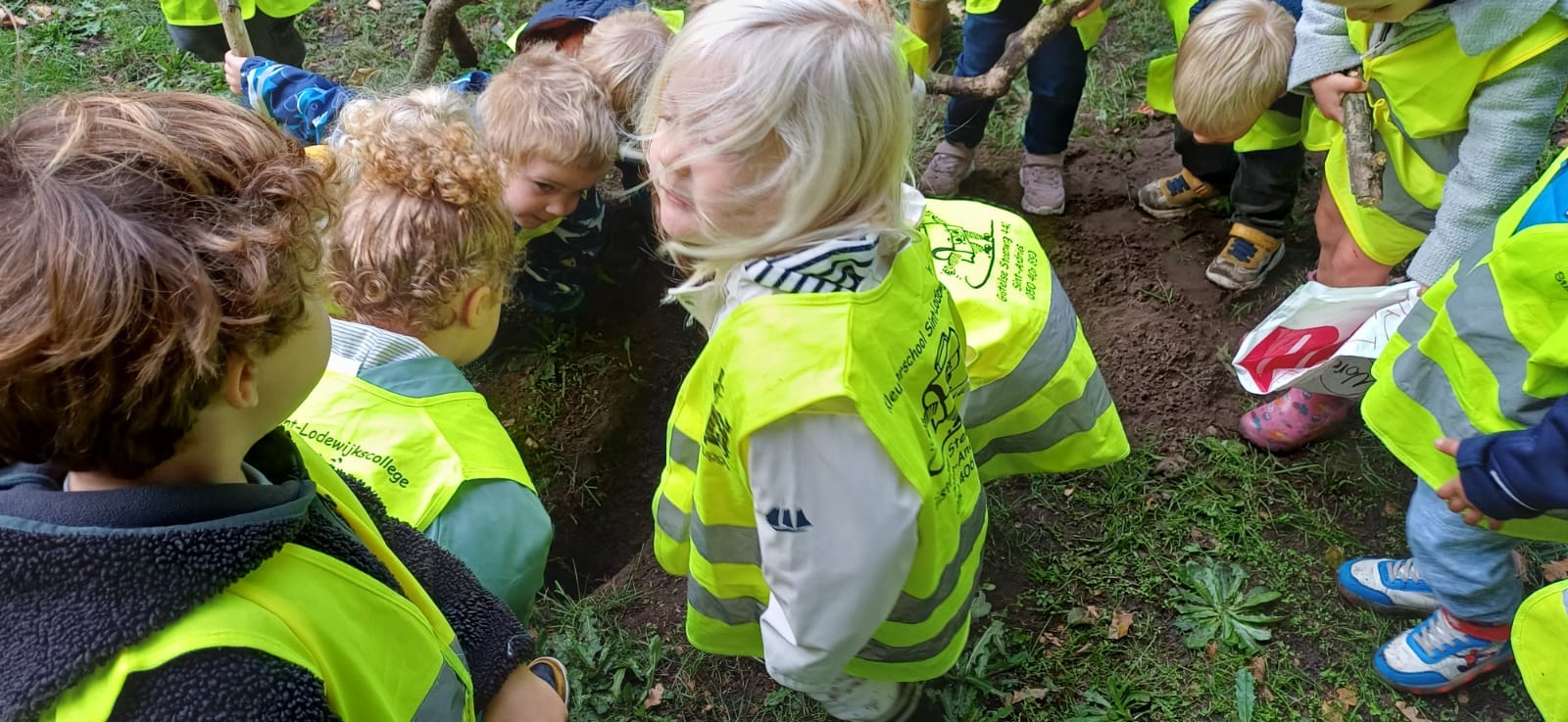 Wie zag die kleine vriendjes al op onze school....