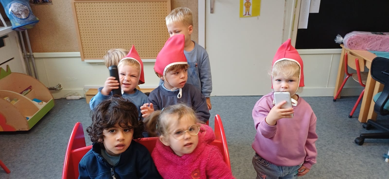 Wie zag die kleine vriendjes al op onze school....