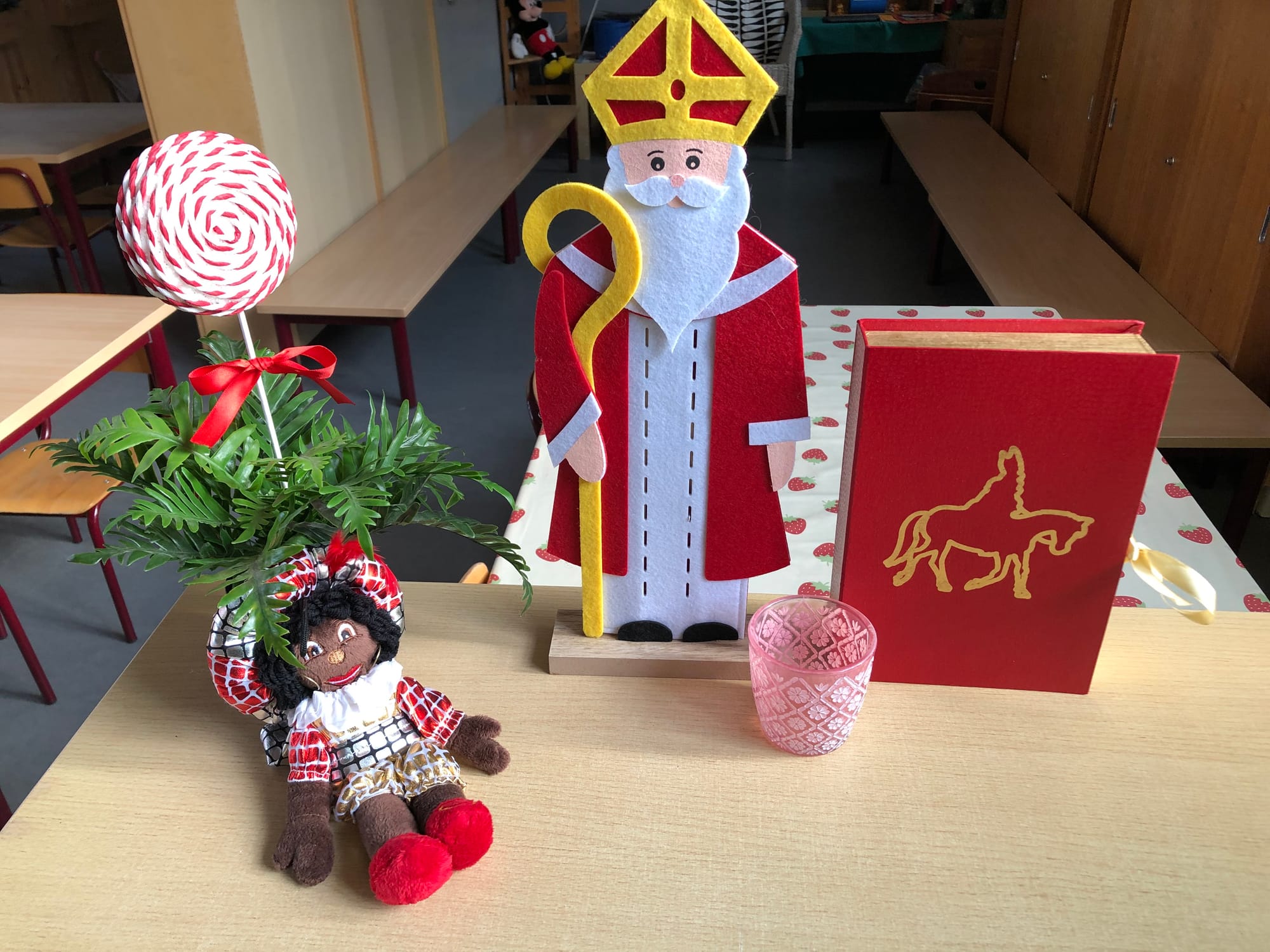 Werken rond het thema "Sinterklaas" in het 2de kleuter.