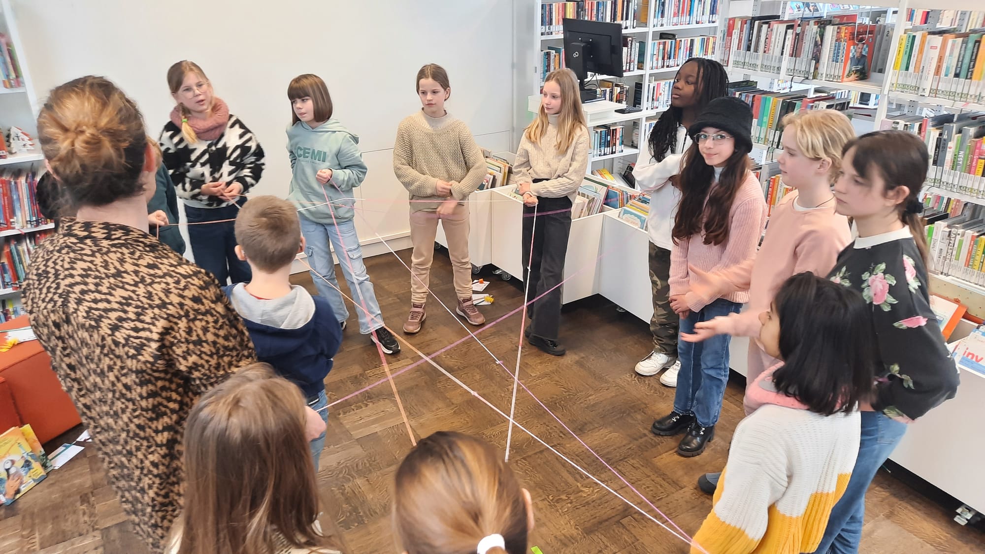 L4A bezoekt de bibliotheek