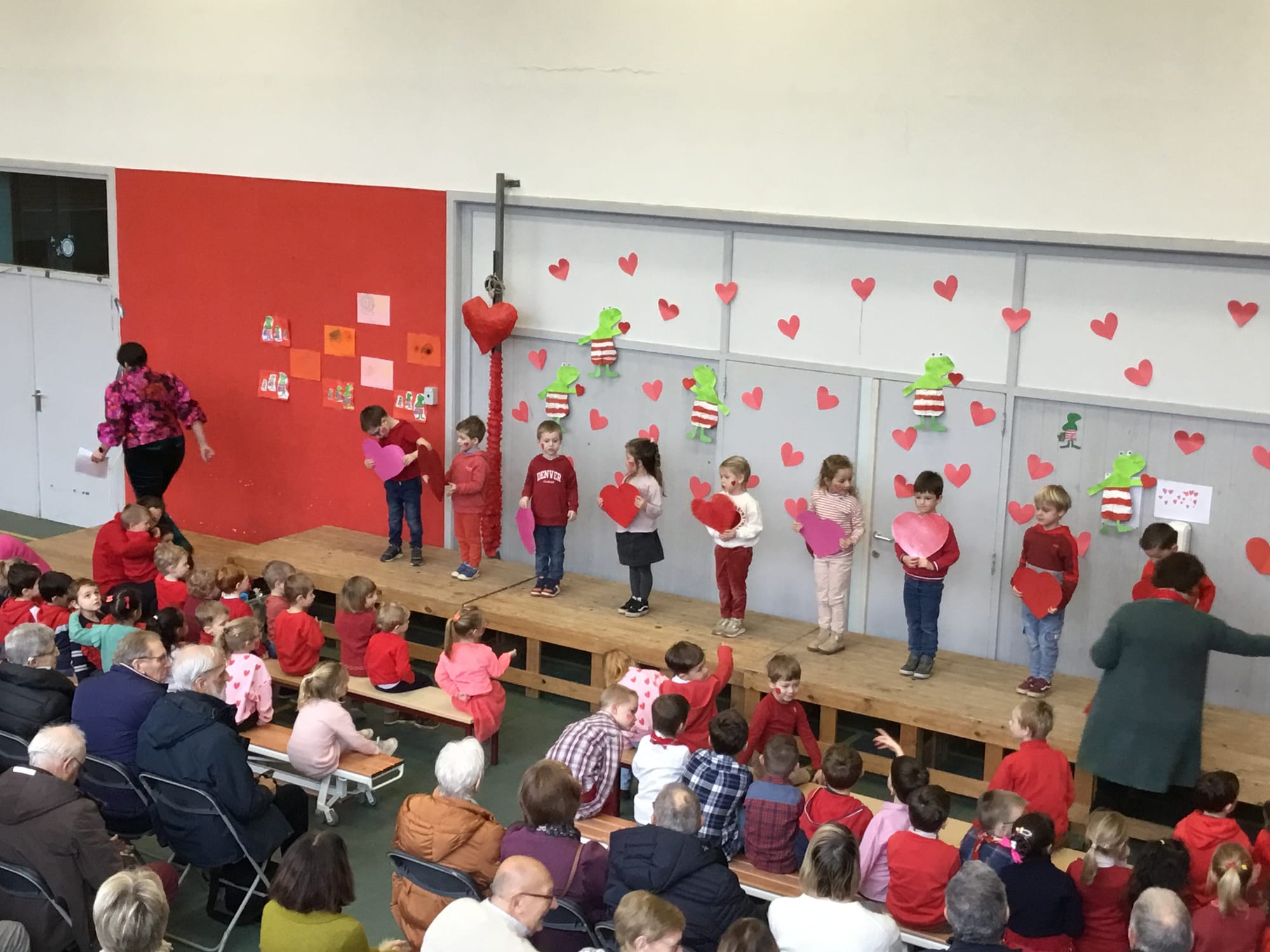 De kleuters van de afdeling GS vierden samen met hun grootouders feest!