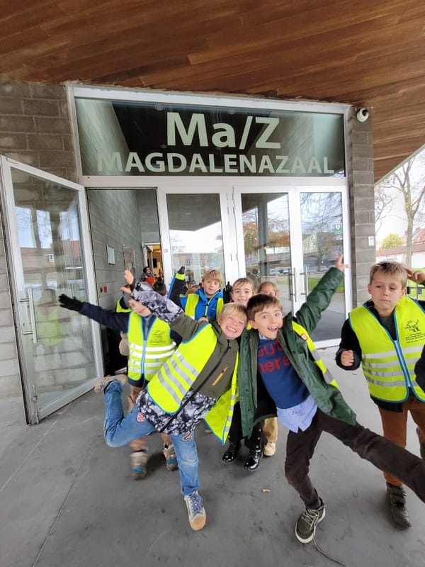 De leerlingen van L2 gingen naar het toneel!