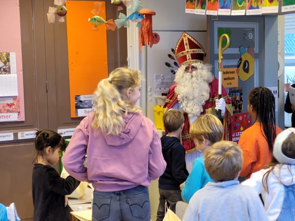 Sinterklaas op bezoek in L 2A