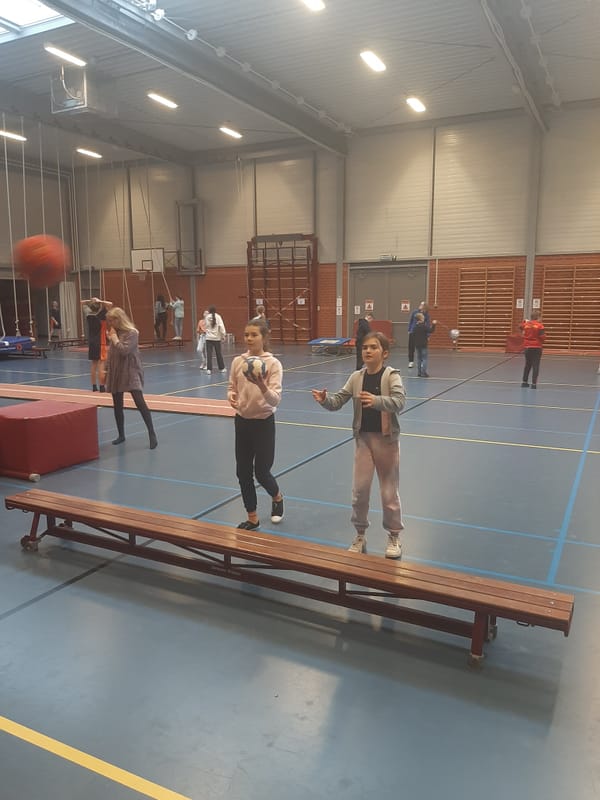 L6 bezoekt het VHSI