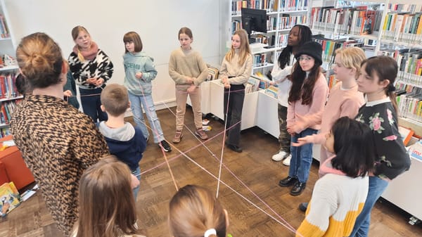 L4A bezoekt de bibliotheek