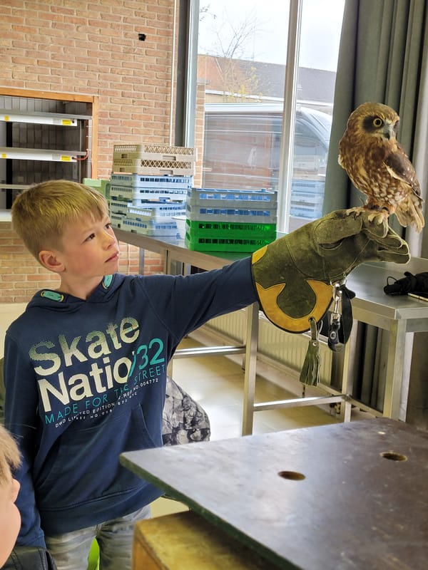 L2 krijgt het bezoek van een Valkenier.