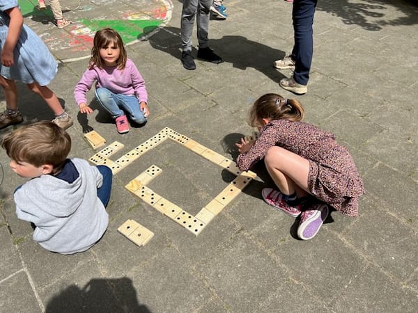 Plezier op de speelplaats en in de klas