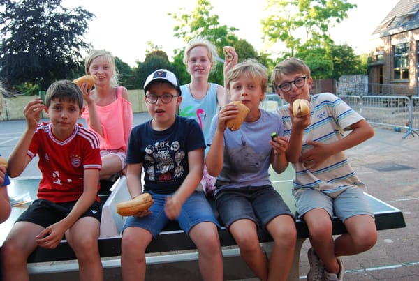 L4 verkent Brugge en overnacht op school.