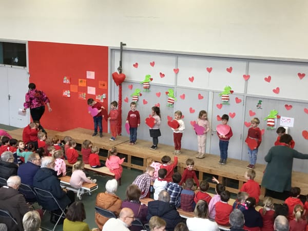 De kleuters van de afdeling GS vierden samen met hun grootouders feest!