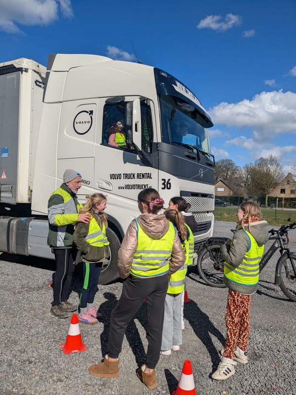 L5A leert de gevaren van de dode hoek kennen.