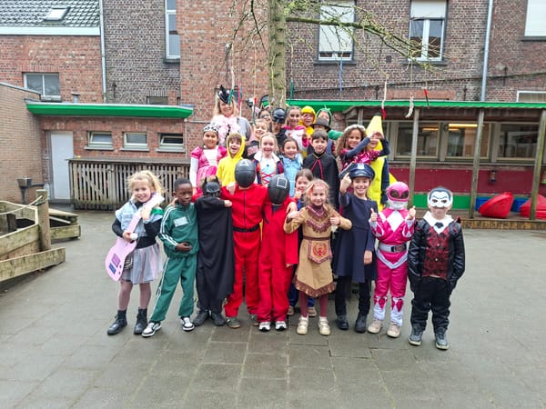 De kinderen van L1 - L 2 en L3 vierden voor de krokusvakantie carnaval.